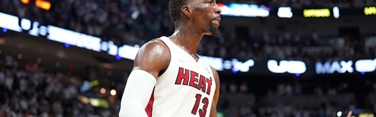 韦德：阿德巴约的43罚大部分都是实打实的 对面防不住他只能犯规