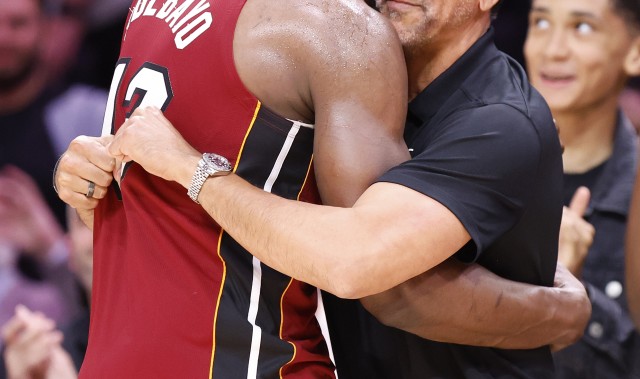 开云官网-阿里纳斯：若阿德巴约79分时被换下 他整个生涯都会遗憾&amp;怨恨教练