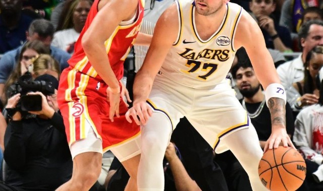 开云体育下载-4人很关键！湖人半场领先21分，东契奇21+2+5无法阻挡！