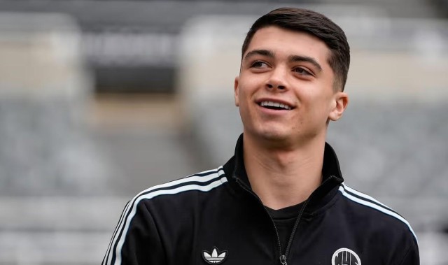 开云体育入口-刘易斯-米利：目前我恢复得差不多了，希望在客战巴萨时复出